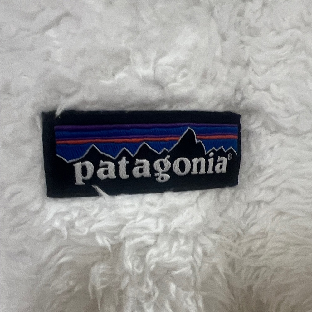 Women’s Patagonia Soft White Fleece Vest - Picture 4 of 5